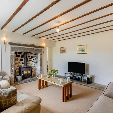 4 Bed In Horsehouse Oc-c32282 Holiday home