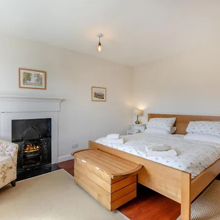 Holiday home 4 Bed In Horsehouse Oc-c32282