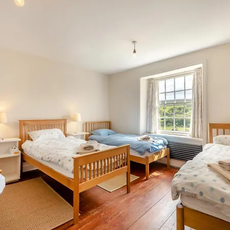 Holiday home 4 Bed In Horsehouse Oc-c32282 *