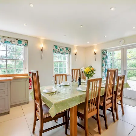 4 Bed In Horsehouse Oc-c32282