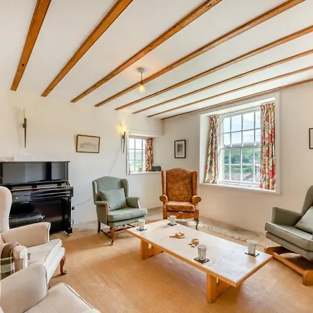 4 Bed In Horsehouse Oc-c32282 *