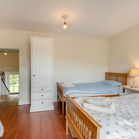 Holiday home 4 Bed In Horsehouse Oc-c32282 *