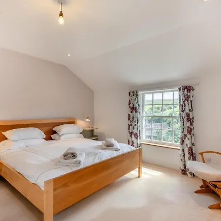 4 Bed In Horsehouse Oc-c32282